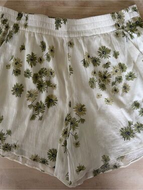 Abercrombie & Fitch Cream High-Waist Floral Shorts